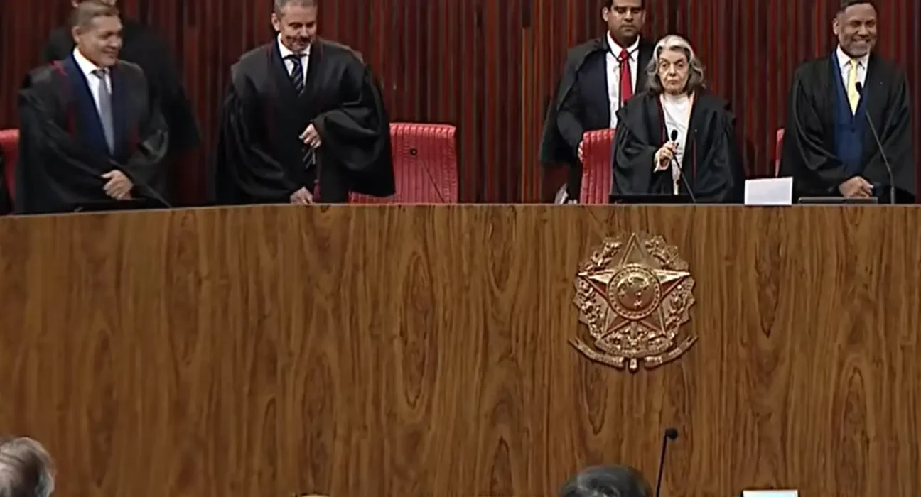 TSE retoma julgamento que pode deixar Castro inelegível