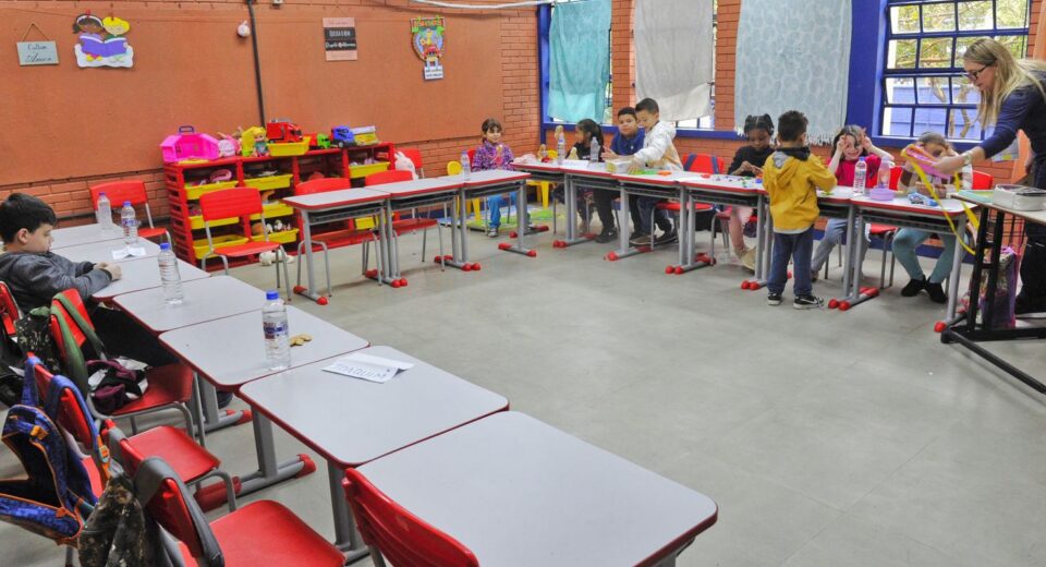 Para especialistas, alfabetização na idade correta é marco para o país