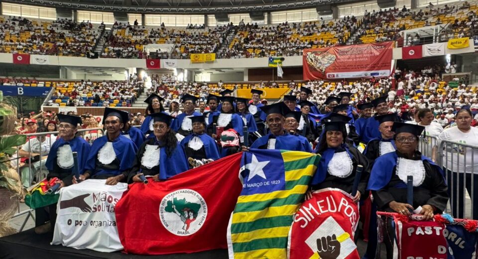 Festa em Recife celebra 30 mil alfabetizados em programa social