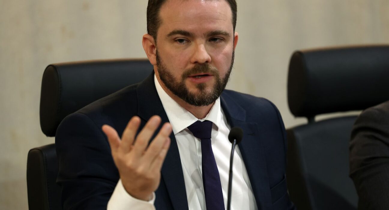 Nova versão do Desenrola será lançada após viagem de Lula, diz Durigan