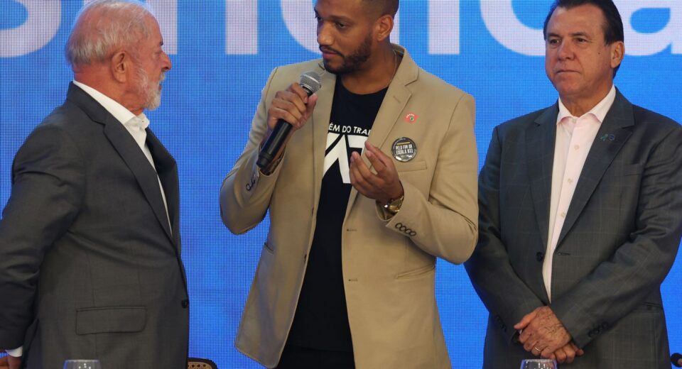 Lula pede mobilização a centrais sindicais para fim da escala 6x1