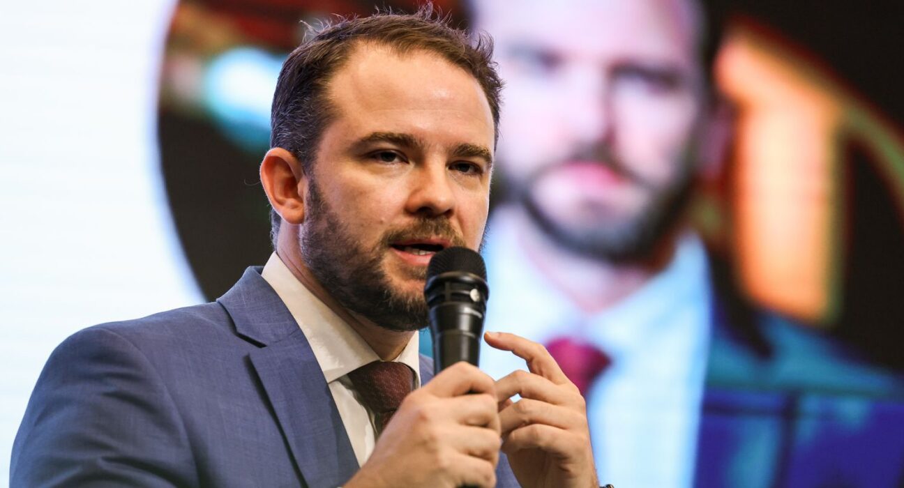 Durigan assume Fazenda sob pressão fiscal e herda desafios de Haddad