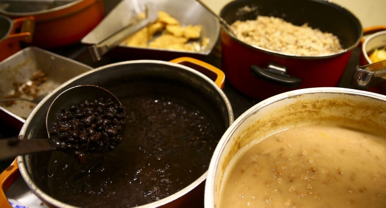 Insegurança alimentar atinge mais de 60% das famílias em favelas