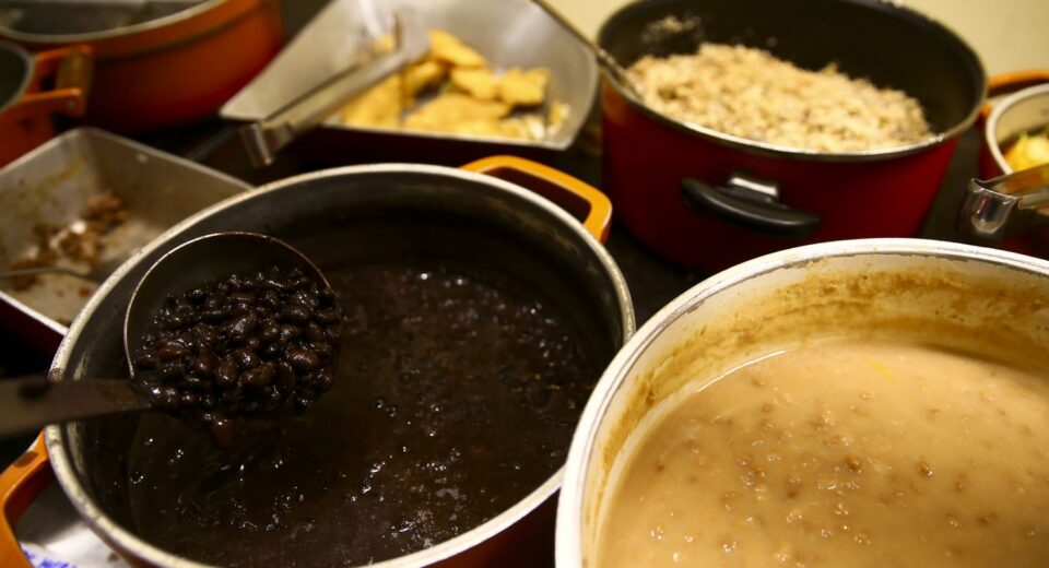 Insegurança alimentar atinge mais de 60% das famílias em favelas