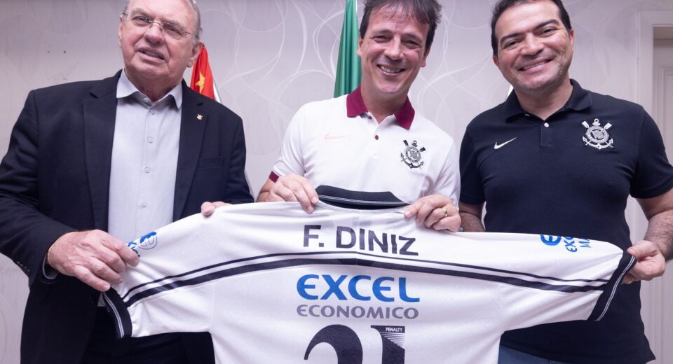Fernando Diniz é anunciado como novo técnico do Corinthians