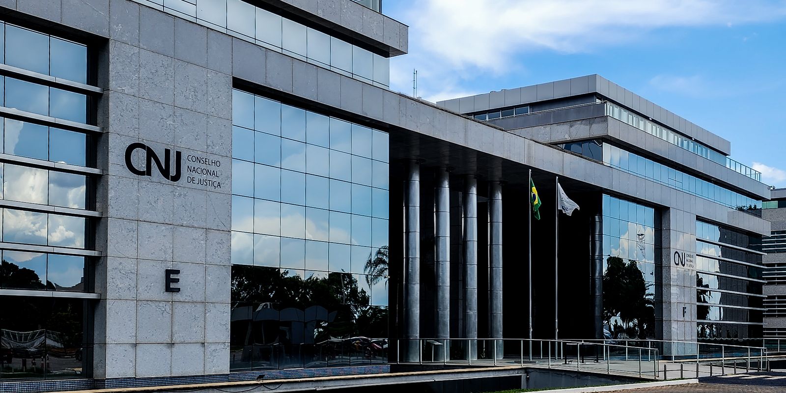 CNJ e CNMP aprovam novos penduricalhos para juízes e membros do MP