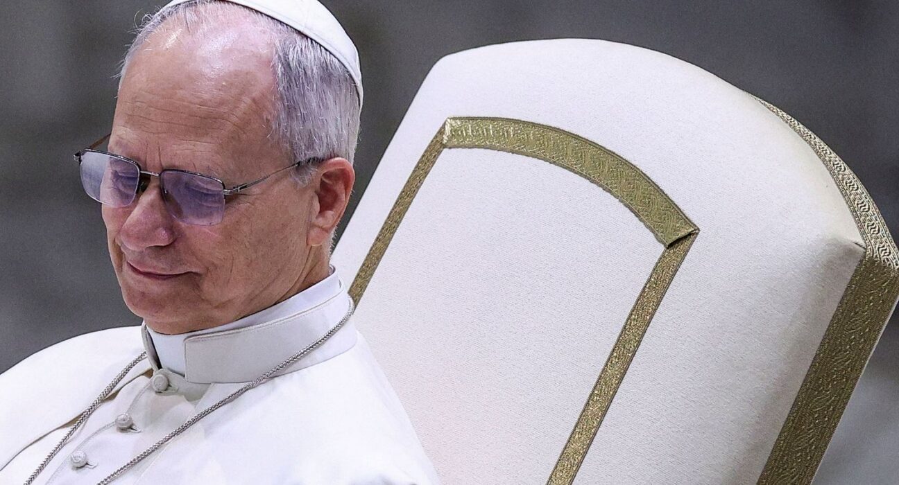 Papa Leão XIV critica mundo "devastado por tiranos"