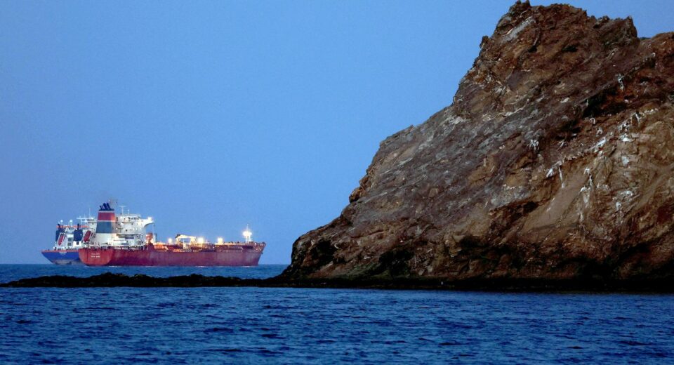 Iranianos ameaçam bloquear comércio marítimo após cerco naval dos EUA