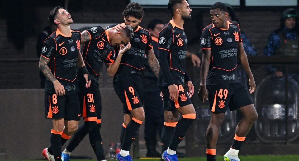 Corinthians derrota Platense na Libertadores na estreia de Diniz