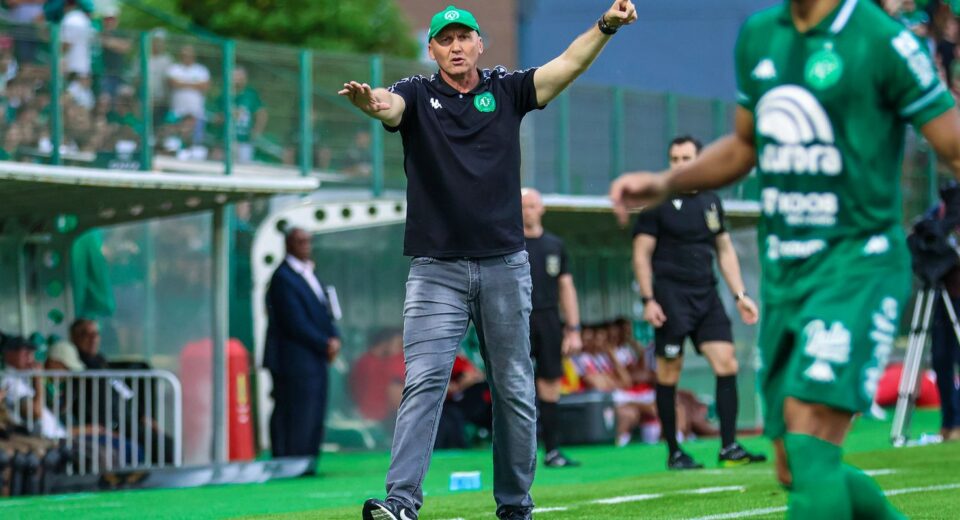 Chapecoense anuncia demissão do técnico Gilmar Dal Pozzo