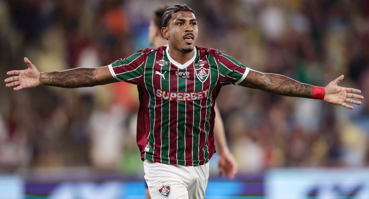 Flu bate Corinthians no Maracanã e assume vice-liderança do Brasileiro