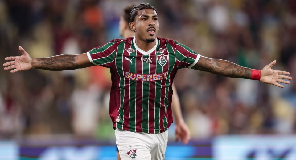 Flu bate Corinthians no Maracanã e assume vice-liderança do Brasileiro