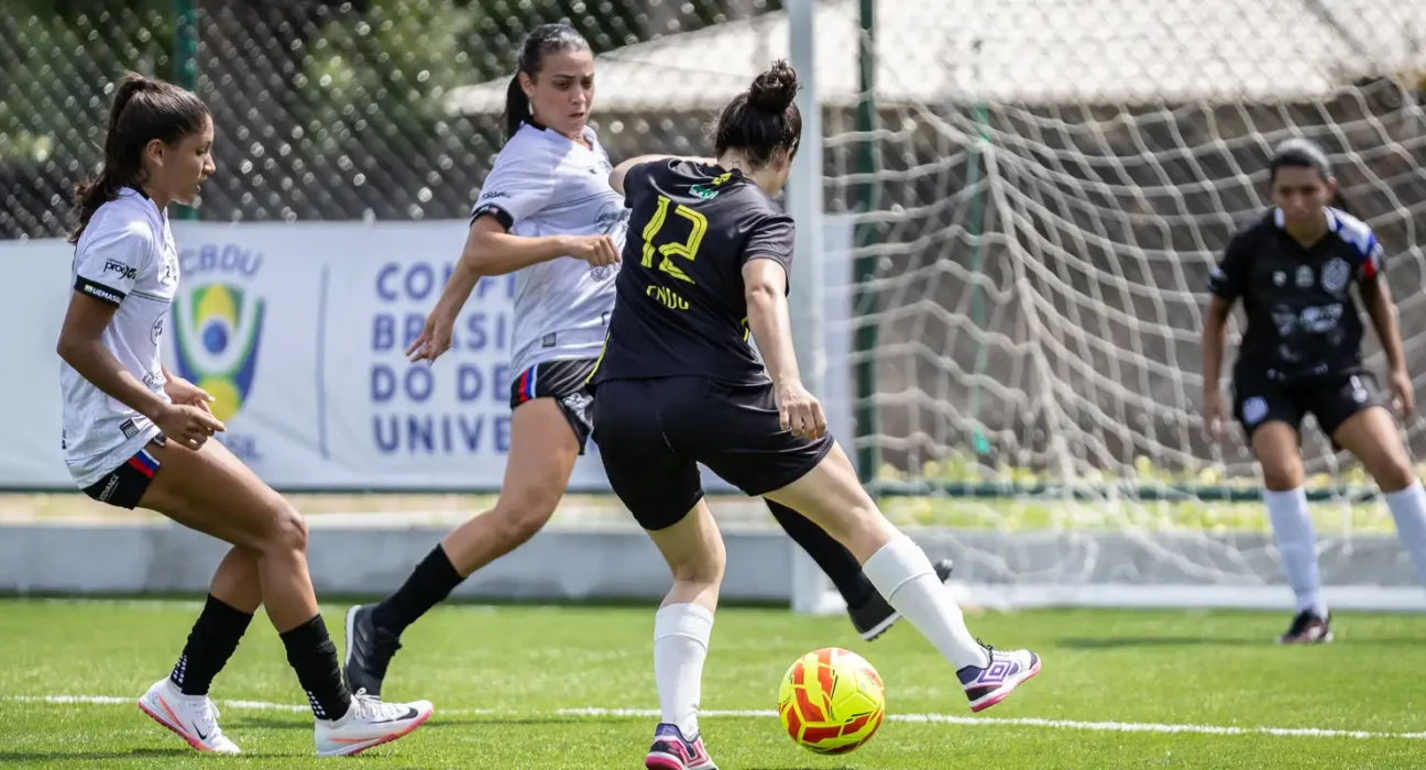 JUBs Futebol contam com campo exclusivo para o futebol feminino