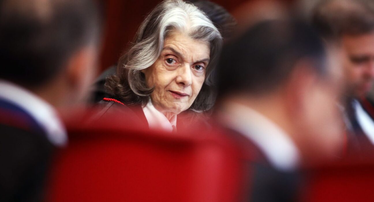 Cármen Lúcia antecipa eleição para sucessão no TSE
