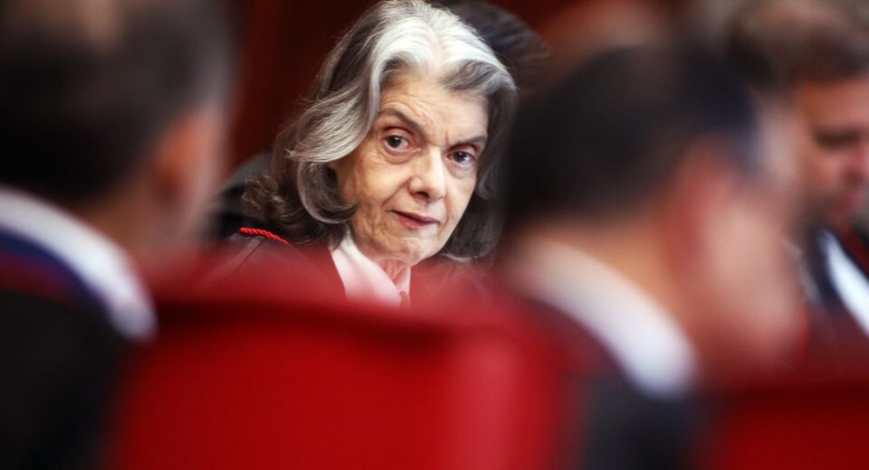 Cármen Lúcia antecipa eleição para sucessão no TSE