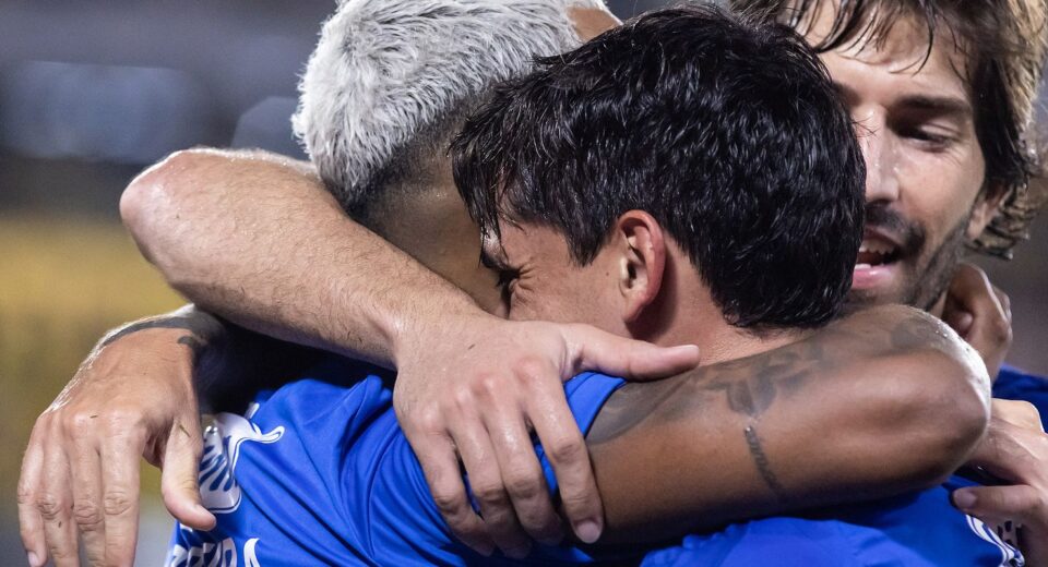 Matheus Pereira decide e Cruzeiro estreia da Libertadores com vitória