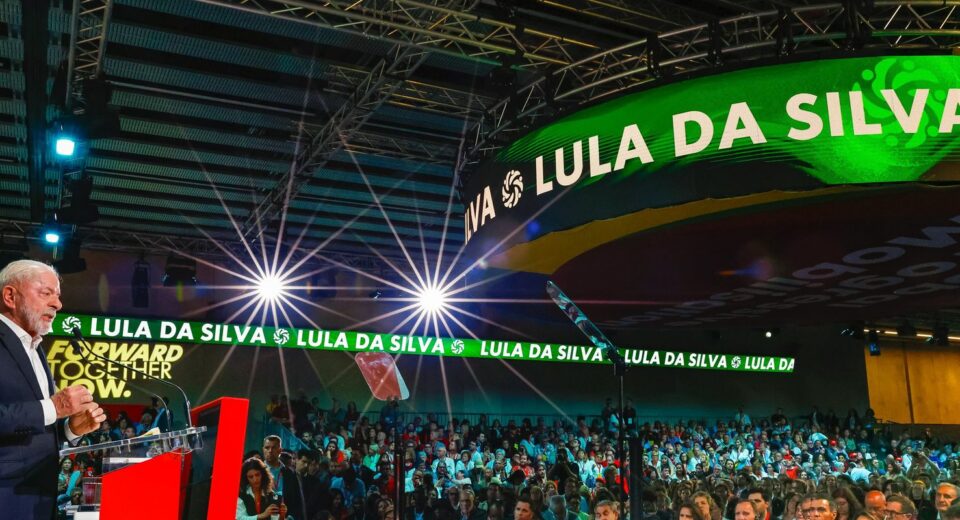 Lula fala para milhares na Espanha e pede coerência dos progressistas