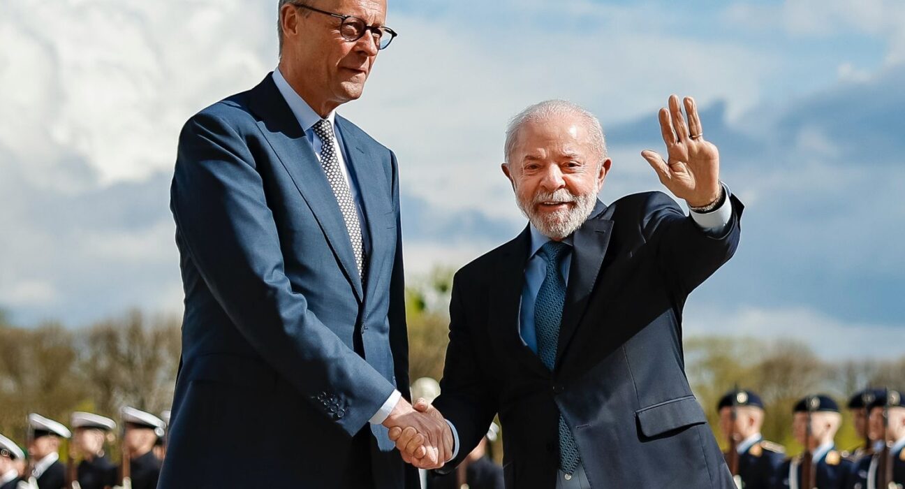 Lula chega à Alemanha para assinar parcerias comerciais e de inovação