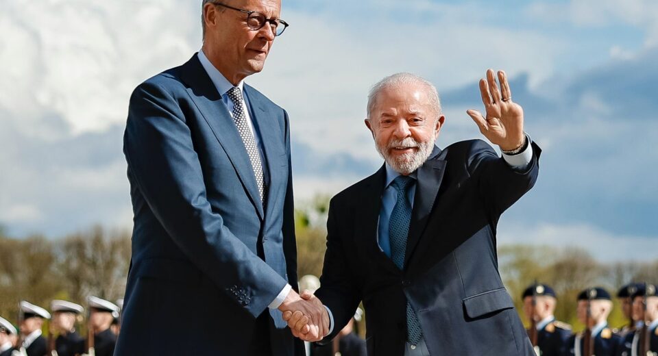 Lula chega à Alemanha para assinar parcerias comerciais e de inovação