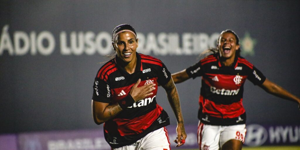 Flamengo derrota Vitória e fica perto de líderes no BR Feminino