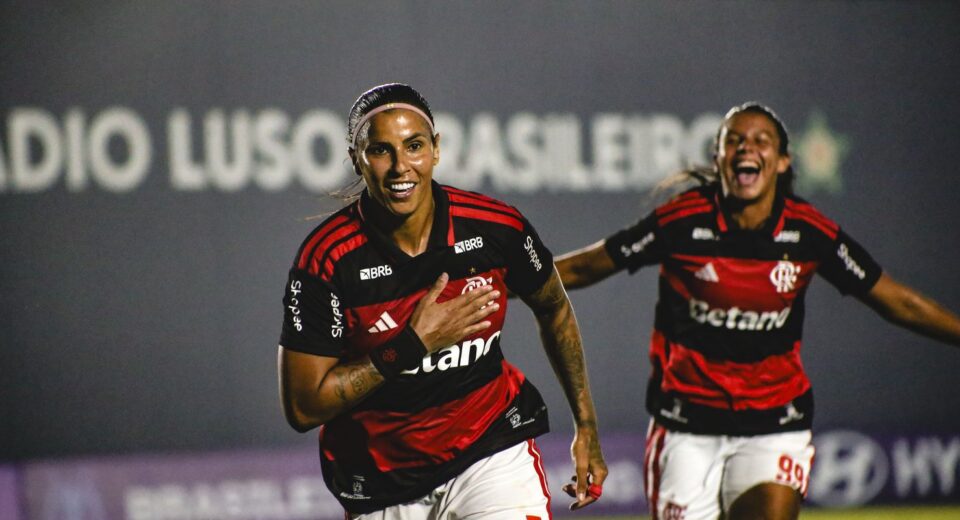 Flamengo derrota Vitória e fica perto de líderes no BR Feminino
