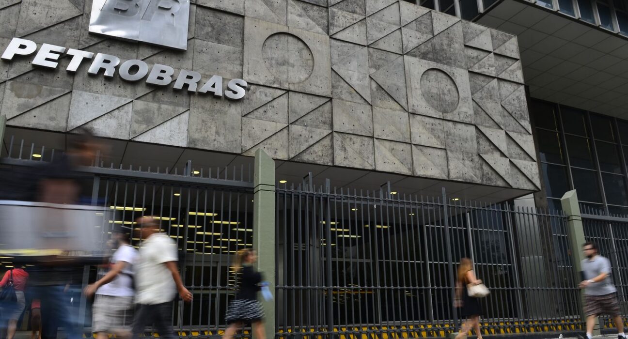 Petrobras destitui diretor de área que vendeu gás com 100% de ágio