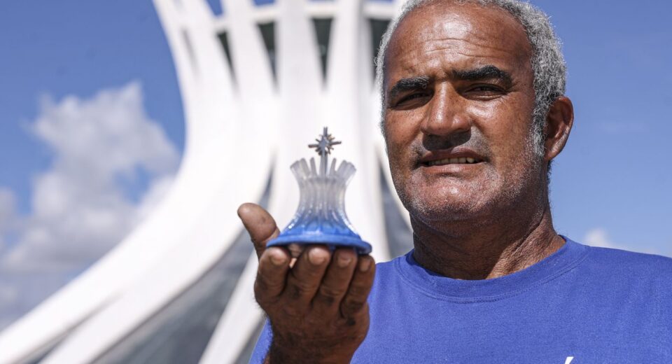 Com miniaturas, artesãos dão novo sentido à Brasília dos monumentos