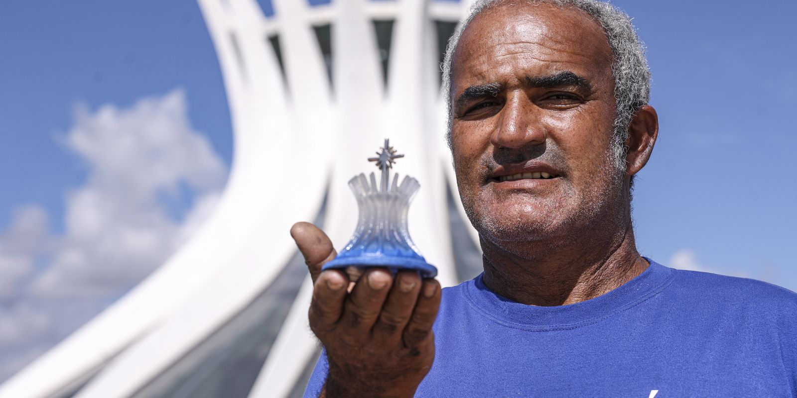 Com miniaturas, artesãos dão novo sentido à Brasília dos monumentos
