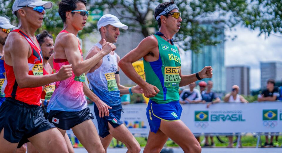 Caio Bonfim e equipe feminina conquistam bronze no Mundial de Marcha