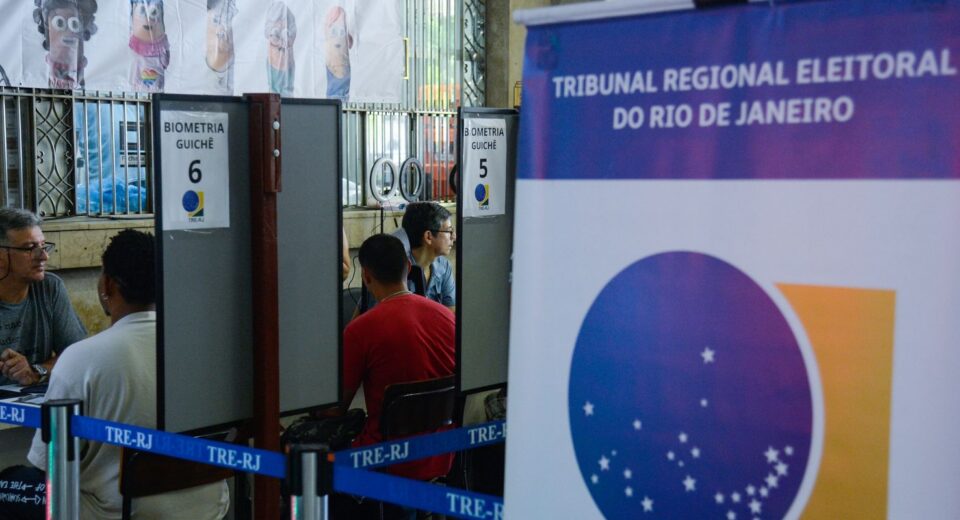 TRE-RJ faz plantão para regularizar situação de eleitores