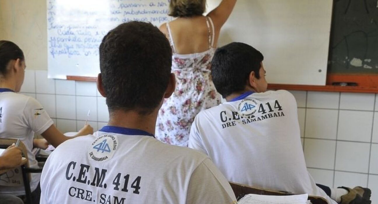Pé-de-Meia reduz abandono escolar no ensino médio em 43% em dois anos
