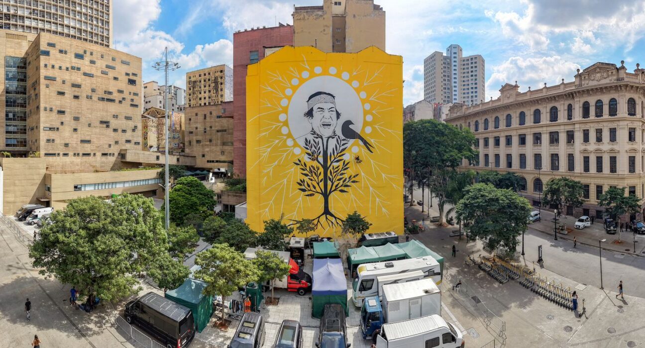 Ailton Krenak é homenageado com mural em edifício de São Paulo