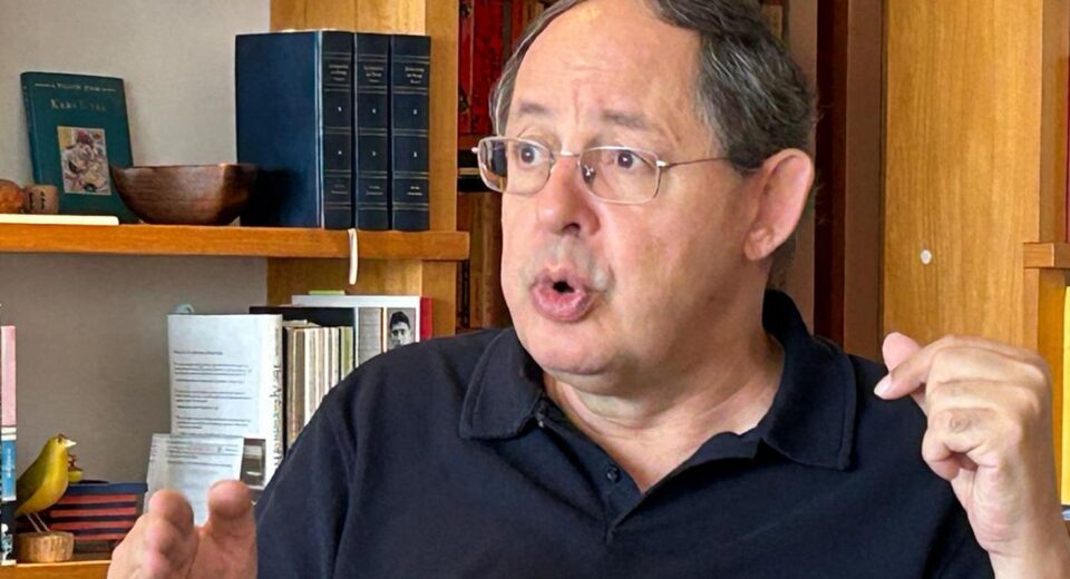 Hiperglobalização está em crise, diz economista Eduardo Giannetti