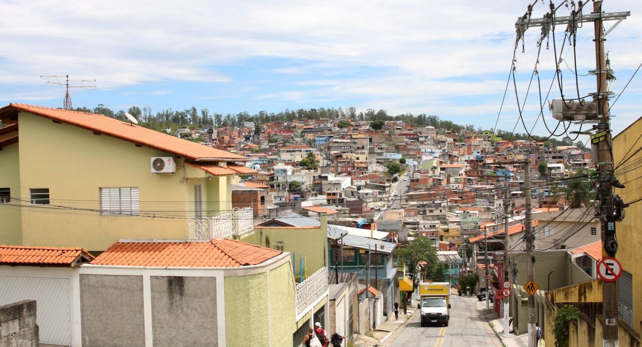 Habitantes de Perus, em SP, acusam fraude em audiência pública