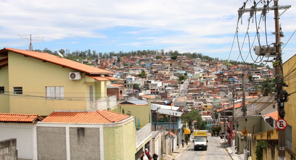 Habitantes de Perus, em SP, acusam fraude em audiência pública