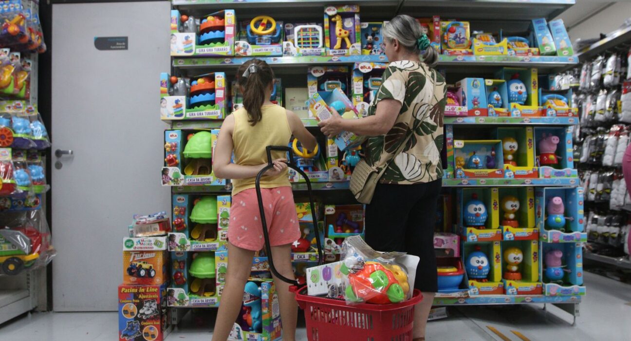 Confiança do Consumidor registra segunda alta consecutiva, diz FGV