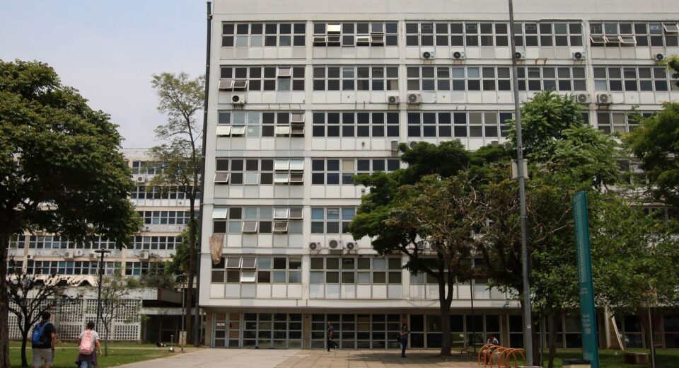 Após acordo com reitoria, funcionários da USP encerram greve