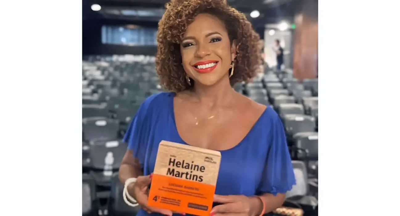 Luciana Barreto é homenageada no 4º Prêmio MOL de Jornalismo