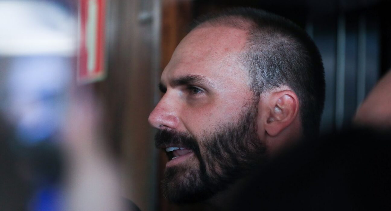 Moraes vota para condenar Eduardo Bolsonaro por difamação