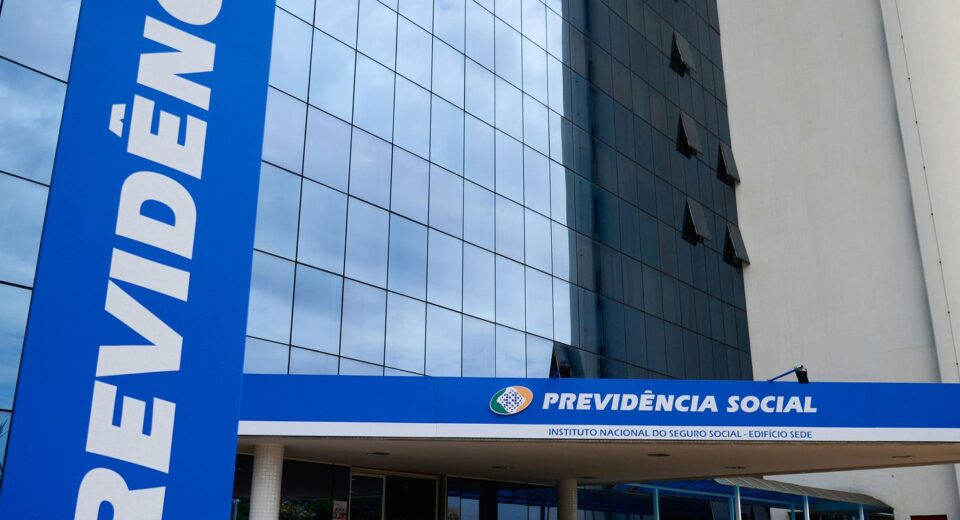 Fila do INSS cai 16% em dois meses após análise de 500 mil processos