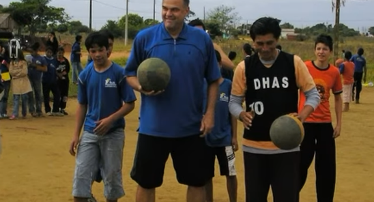 Projeto que Oscar Schmidt viabilizou vence torneio escolar nacional