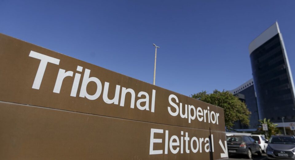 TSE retoma julgamento que pode cassar governador de Roraima