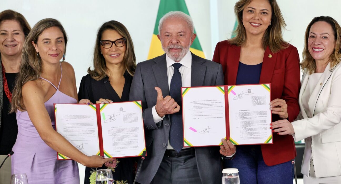 Lula sanciona leis para fortalecer combate à violência contra mulheres