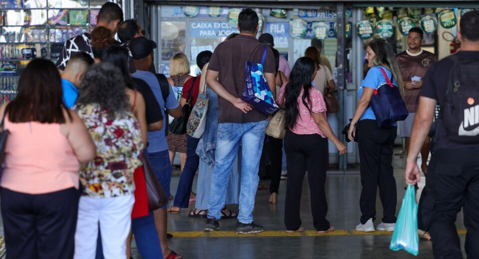 Mega-Sena acumula e prêmio principal vai para R$ 7,5 milhões