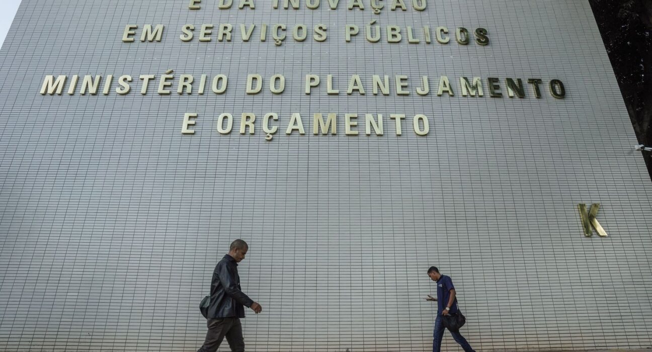 Gasto com pessoal e benefícios fiscais terão limite a partir de 2027