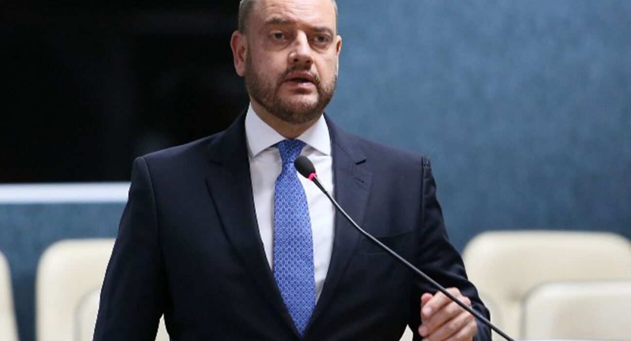 Governador em exercício do Rio troca comando de secretarias