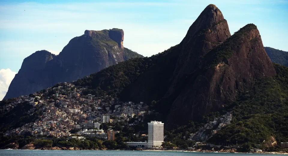 Operação policial deixa visitantes "ilhados" em cartão-postal do Rio