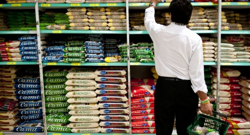 Excesso de chuvas causa aumento no preço do feijão