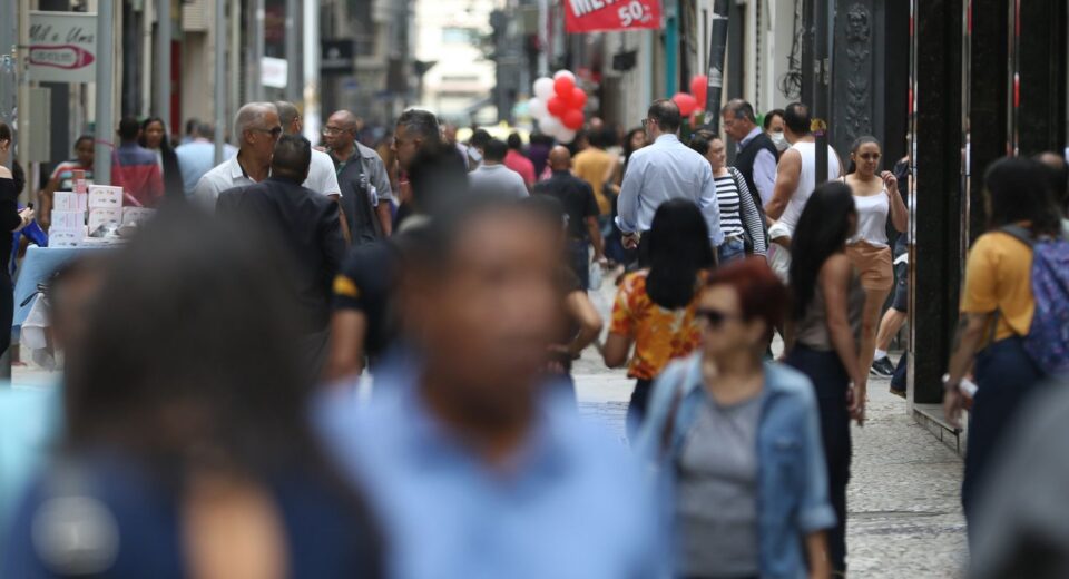 Abono salarial começa a ser pago para nascidos em março e abril