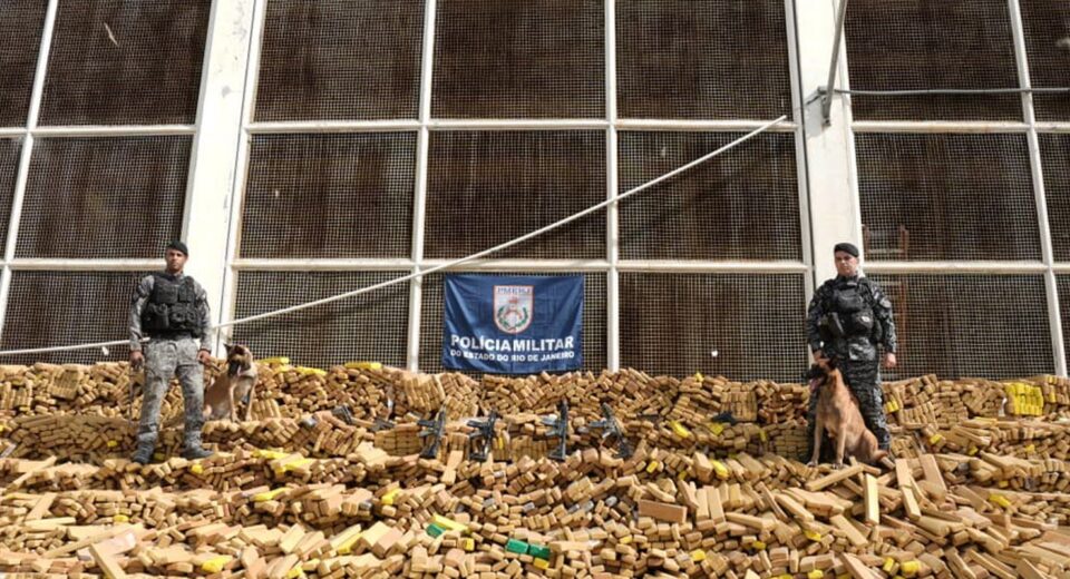 RJ: Operação na Maré apreende recorde de 48 toneladas de drogas